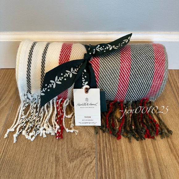 Hearth & Hand Magnolia Christmas Plaid Woven Throw Blanket - Picture 4 of 10